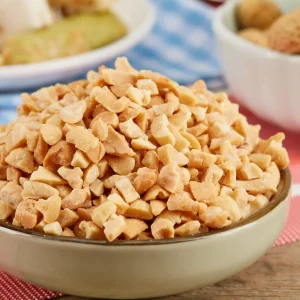 Geroosterde pinda's op tafel